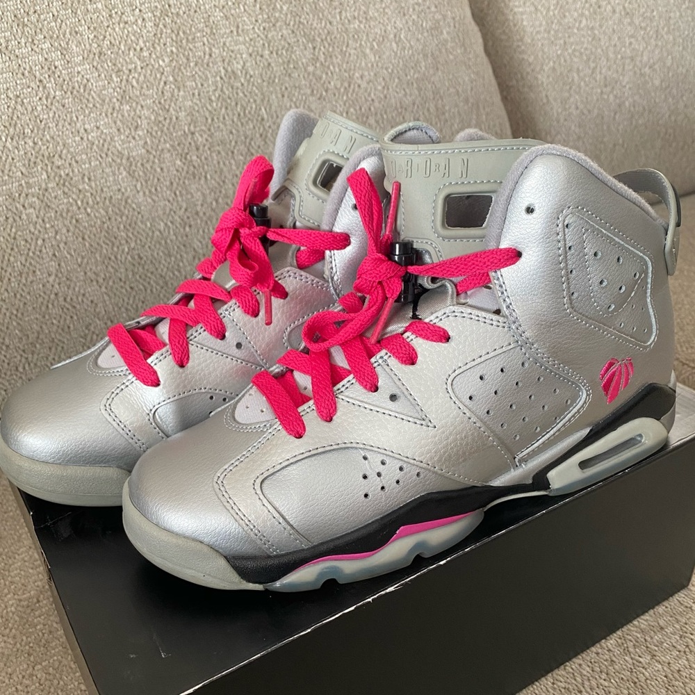 Air Jordan Retro 6 Valentine’s Day sneakers
